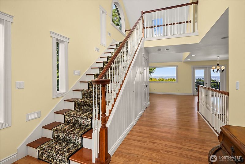 4th image of 1202 Lansing Avenue W