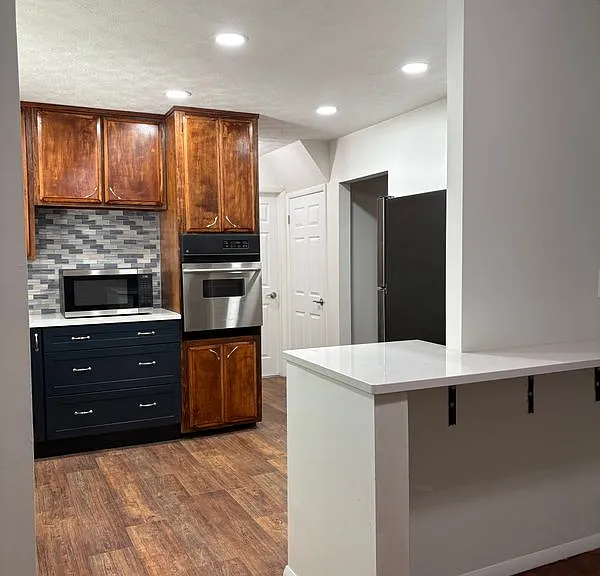 1352 Meredith Dr — Photo 2