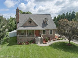 3119 E Maple Rd, Milford, MI 48381