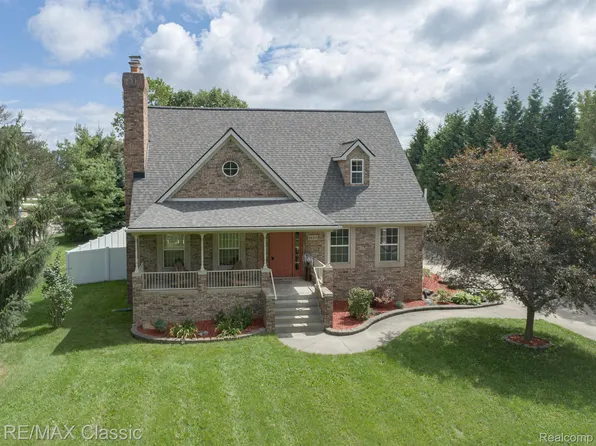 3119 E Maple Rd, Milford, MI 48381