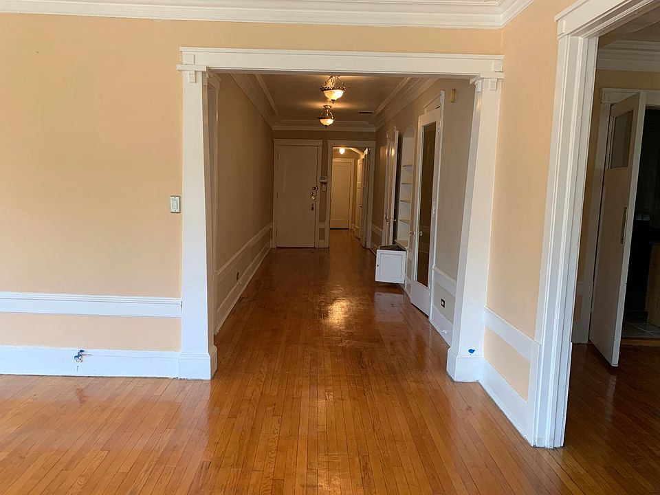 1st image of 940 E 48th St Unit 2