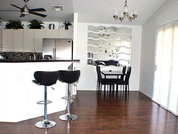4th image of 816 Yacht Harbor Dr Unit 201