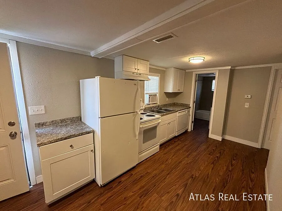 Building Photo - 7400 Leyden St #3