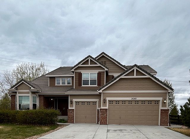 3 car garage - Cul-de-sac location