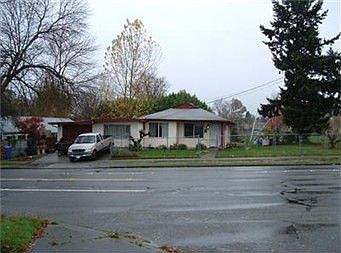 1st image of 3261 S Thompson Ave