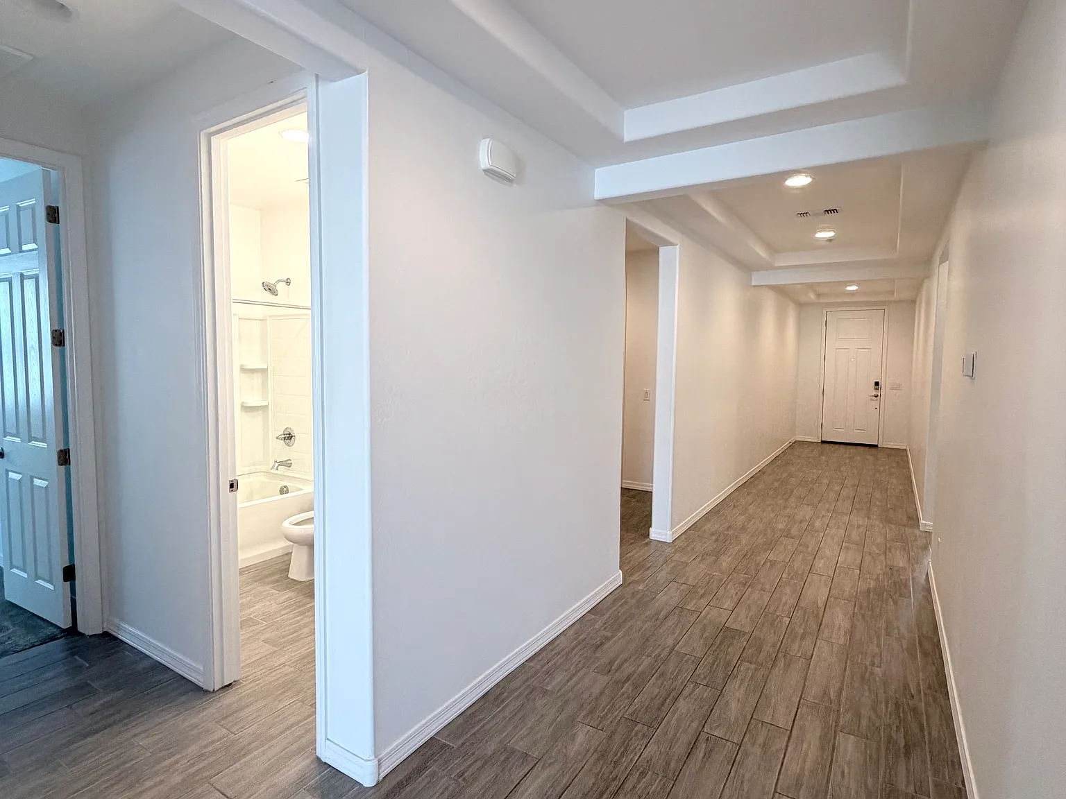 4 bed, 2493 sqft, $2,998 — Photo 4