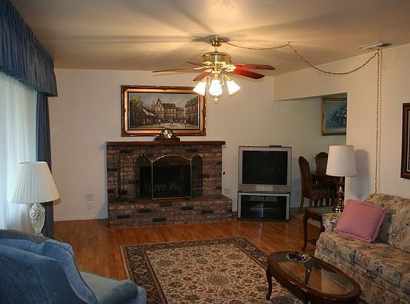 3rd image of 11870 Davis St