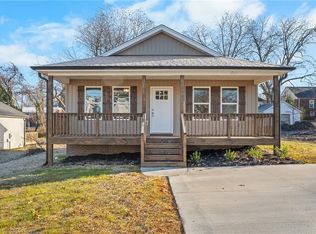 107 College St, Thomasville, NC 27360