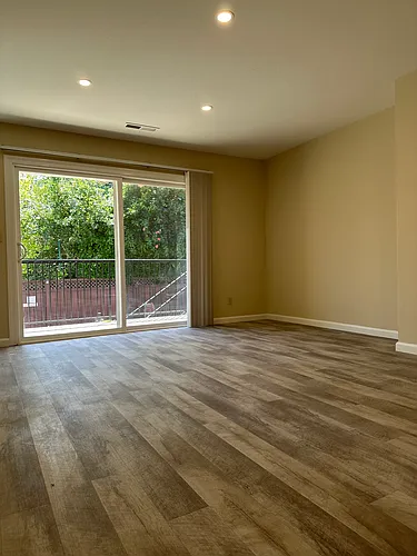 376 College Ave #3B Photo 1