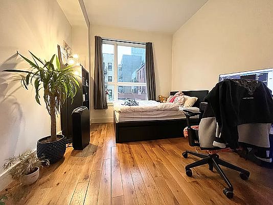 1st image of 73 Montrose Ave #3I
