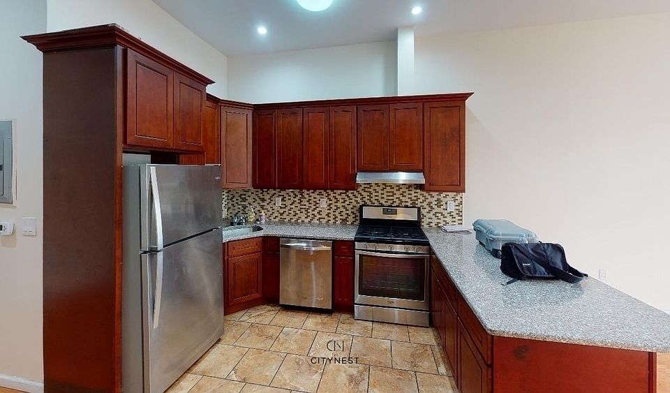 1st image of 621 Grand Ave APT 1
