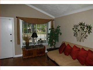 4th image of 902 Furlong Dr