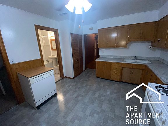 3rd image of 3338 N Seeley Ave #2