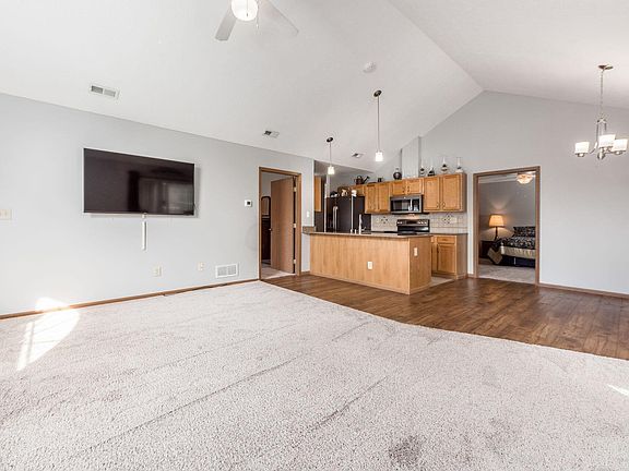 4th image of 2463 Meadow Glade Dr