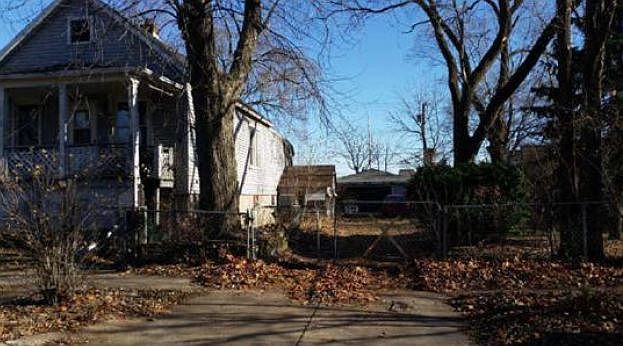 2nd image of 5725 Magoun Ave