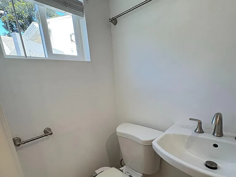 15242 Morrison St — Photo 37