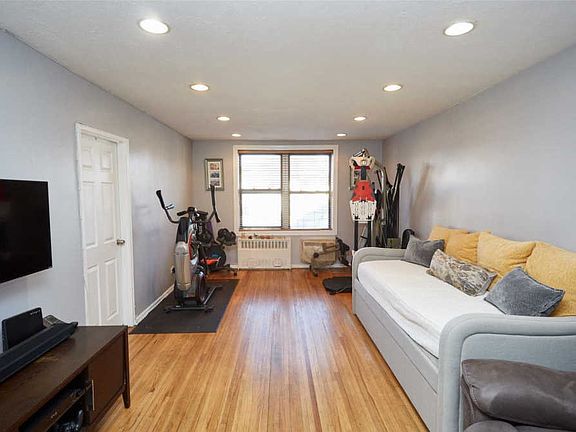 5th image of 87-46 Chelsea St APT 5K