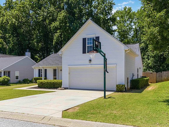 2nd image of 28 Brookhaven Way