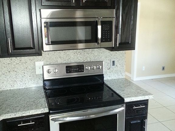 4th image of 2741 NE 8th Ave APT 1
