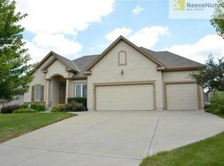 16337 S Woodstone Dr, Olathe, KS 66062