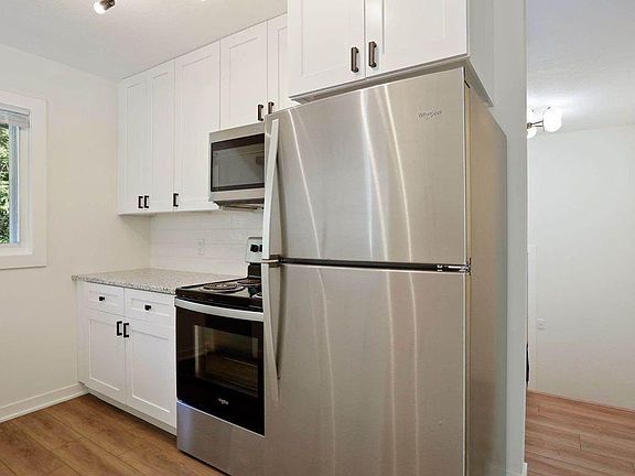 5th image of 525 Broadway Ave N #525