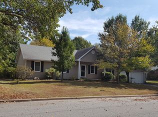 816 Highland Dr, Aurora, MO 65605
