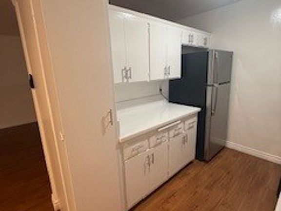 3rd image of 1443 S Bundy Dr APT 4
