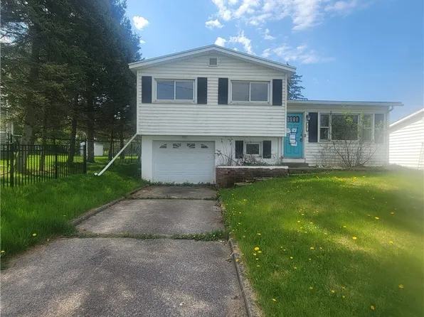 28 Saint Anthony St, Auburn, NY 13021
