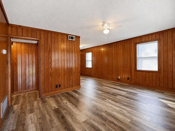4th image of 330 Michael Ct