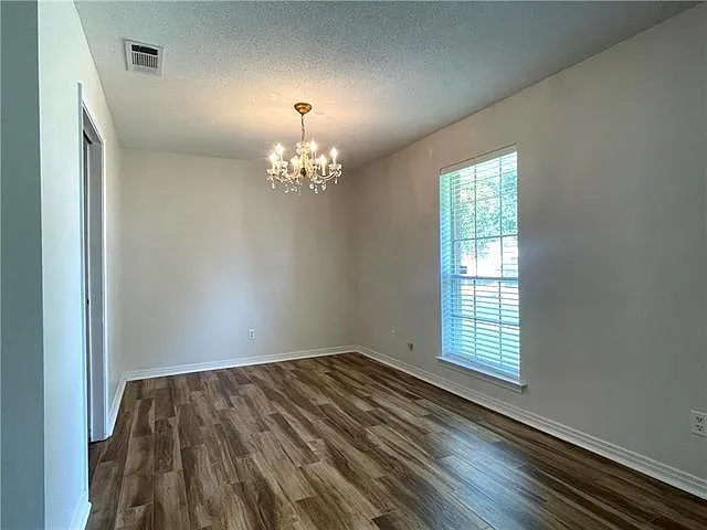 921 Ridgelake Dr — Photo 11