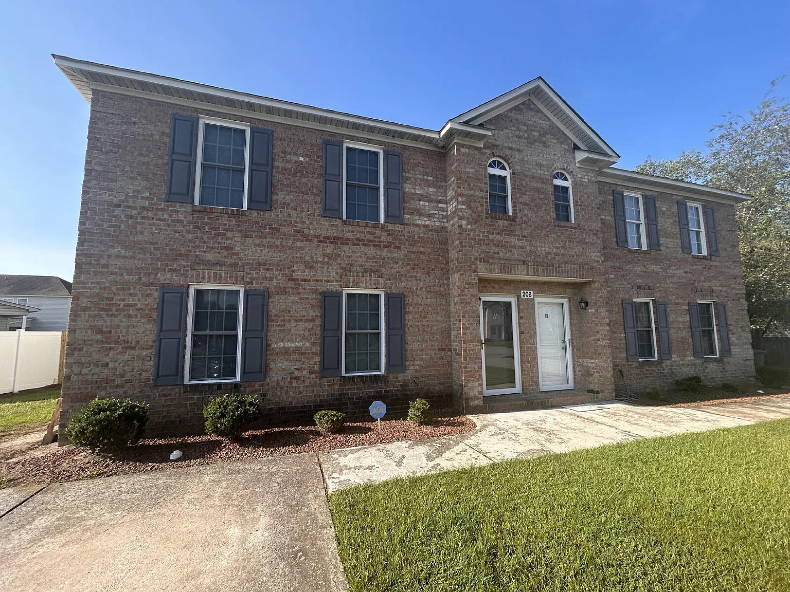 3 bed, 2.5 bath, 1716 sqft, $1,625 — Photo 1