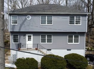 2 Lilac Rd, Lake Hopatcong, NJ 07849