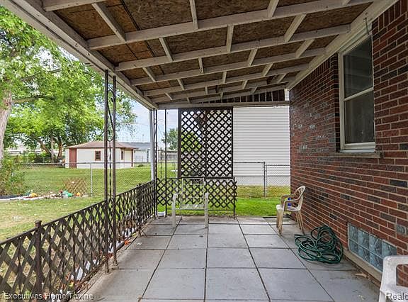 5th image of 24553 Phlox Ave