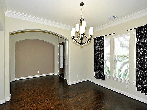 5th image of 158 Lindenberry Cir