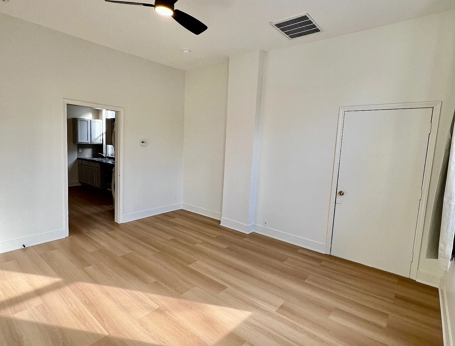 2 bed, 700 sqft, $1,500 — Photo 4