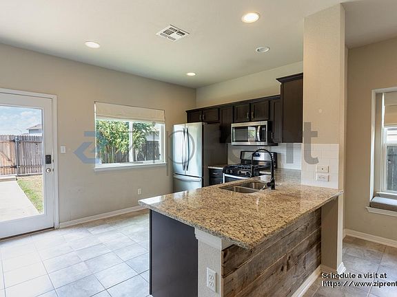 4th image of 215 Friendship Oak Dr