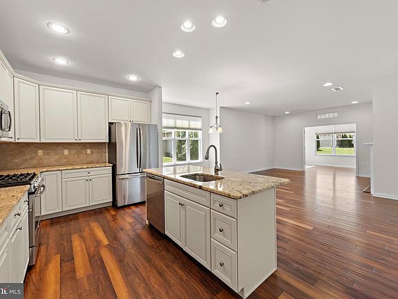 5th image of 333 Newport Way
