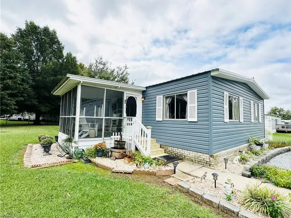 3321 Marcal Cir, Sophia, NC 27350