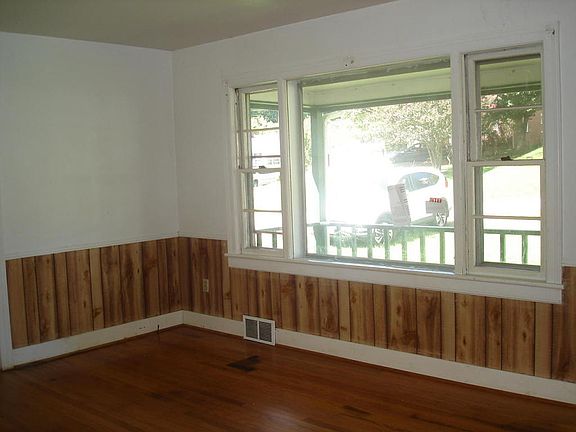 2nd image of 115 Forest Ln