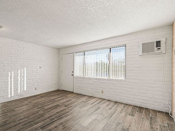 4th image of 2565 N Park Ave #9