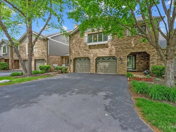 65 Country Club Dr, Bloomingdale, IL 60108