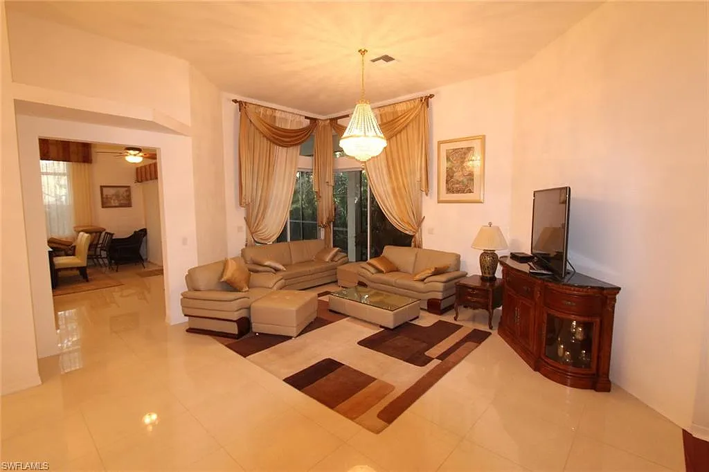 3 bed, 2.0 bath, 1990 sqft, $6,900 — Photo 4