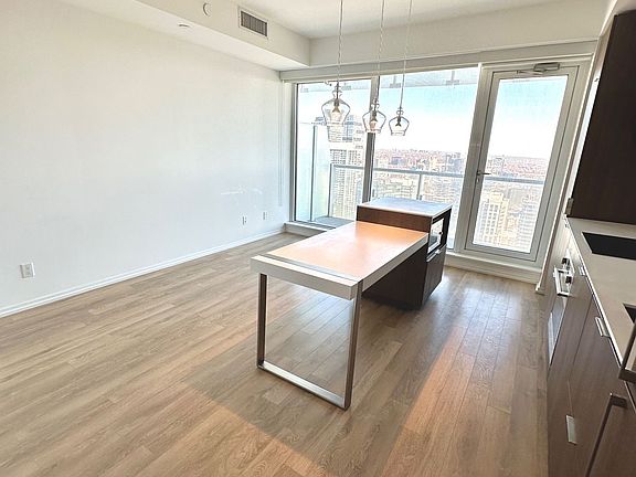 4th image of 197 Yonge St #3303