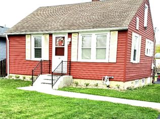 121 N Frolic Ave, Waukegan, IL 60085