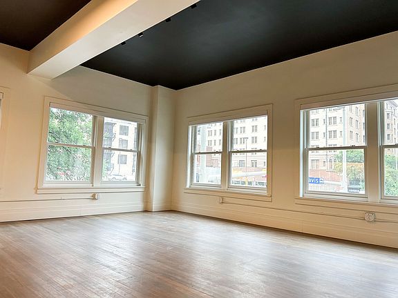 5th image of 405 N Saint Marys St #902