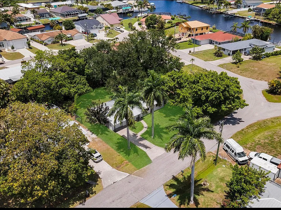 2085 E Tobago Cir