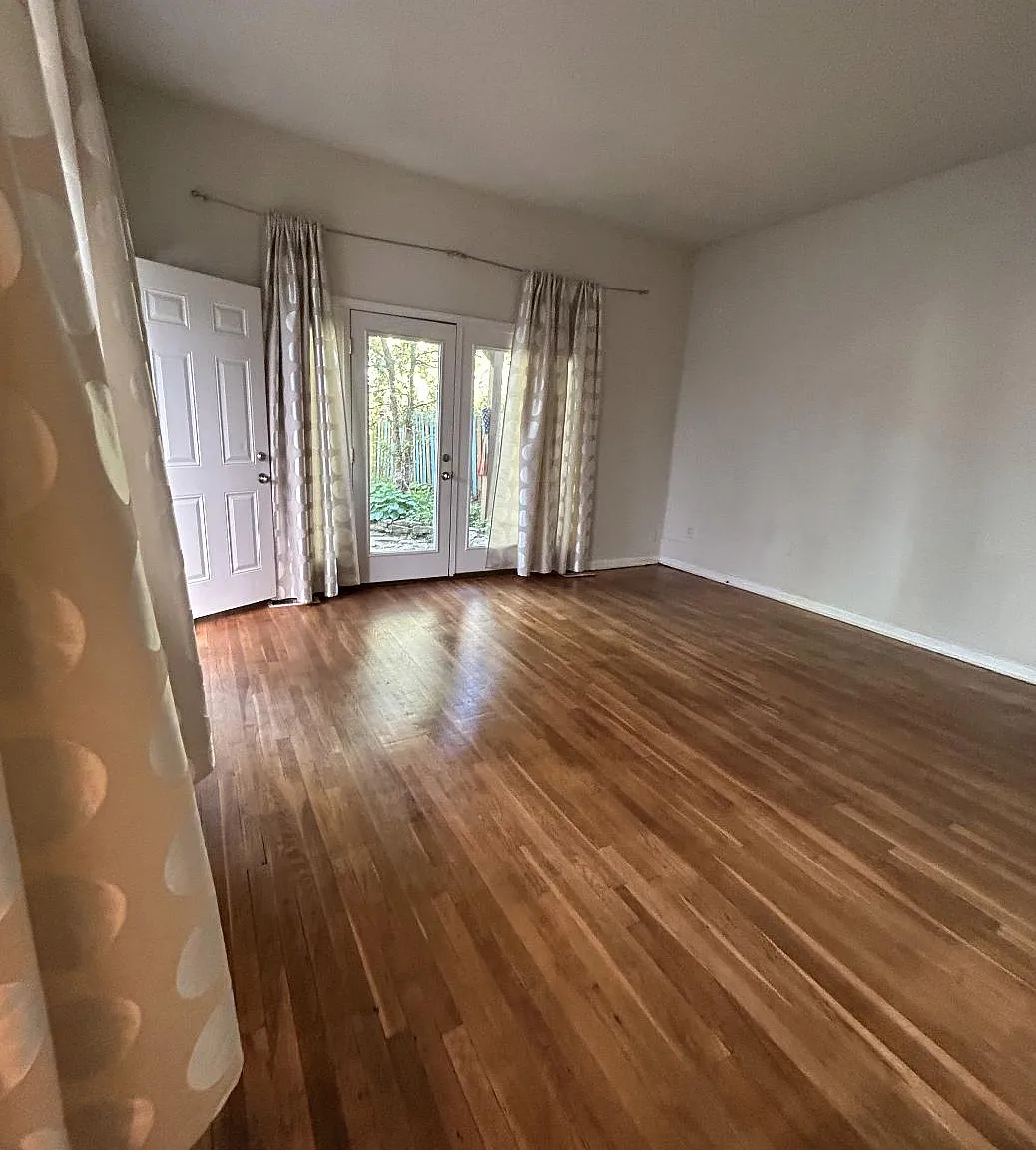 1 bed, $1,000 — Photo 1