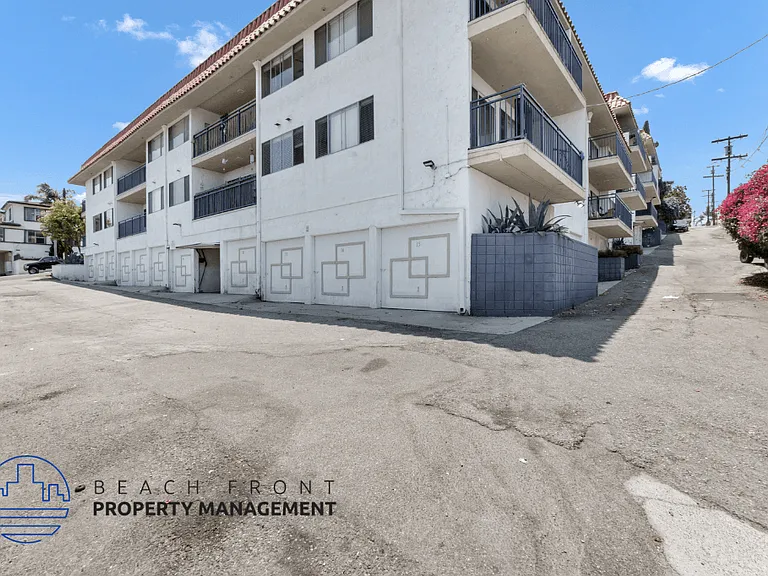 740 W 24th St. — Photo 24