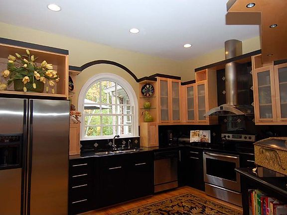 Spacious Kitchen w/custom cabinetry, granite, & stainless!