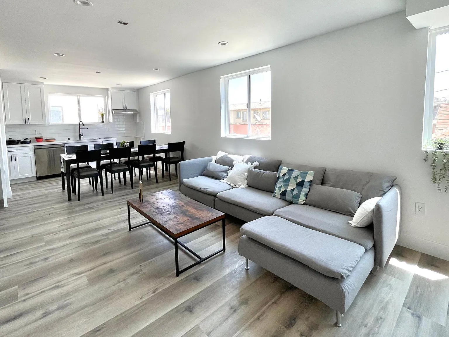 7 bed, $1,349 — Photo 4